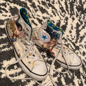 Wonder woman converse!